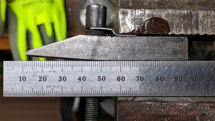 Bent parallel clamp jaw