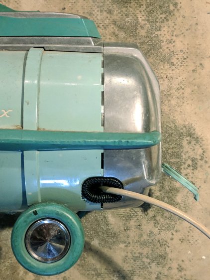 Electrolux Vacuum - cushioned cord cutout