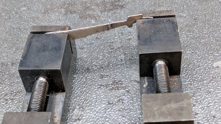 Toy lid lifter - alignment