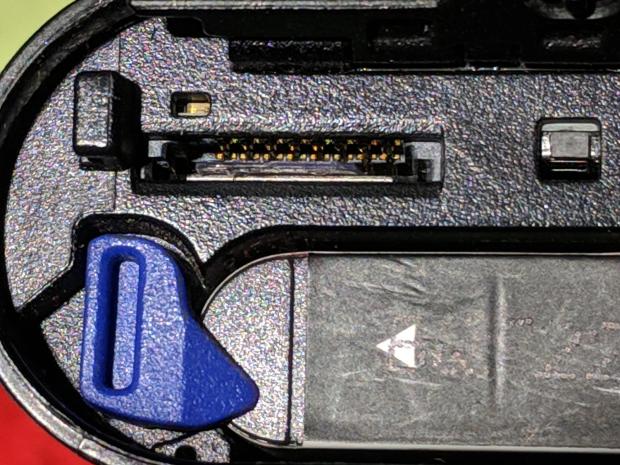 Sony HDR-AS30V Camera - dual-card slot with spacer