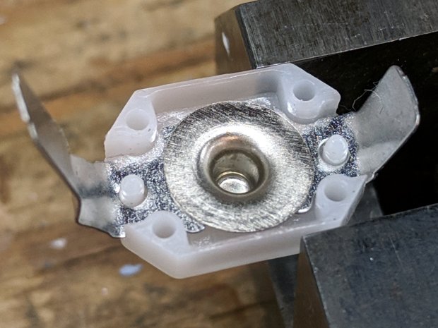 J5 Tactical Flashlight - tailcap switch contacts