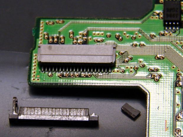 DSC-F717 - broken cable clamp