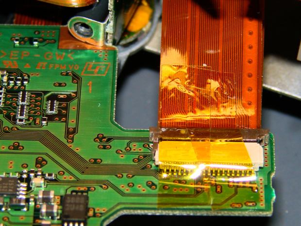 DSC-F717 - tape-anchored cable