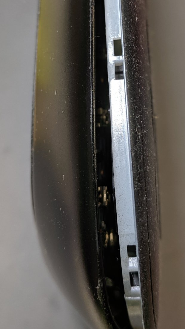 Ooma Telo 2 - upper case latches