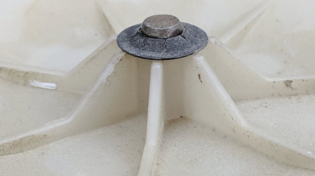 Bath Vent Fan - shaft clip - detail