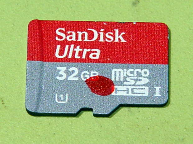 Defunct Sandisk Ultra 32 GB MicroSD