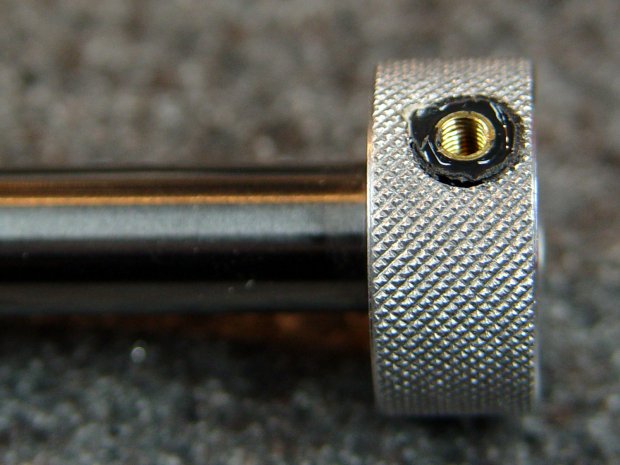 Pilot V5RT holder - lock screw insert