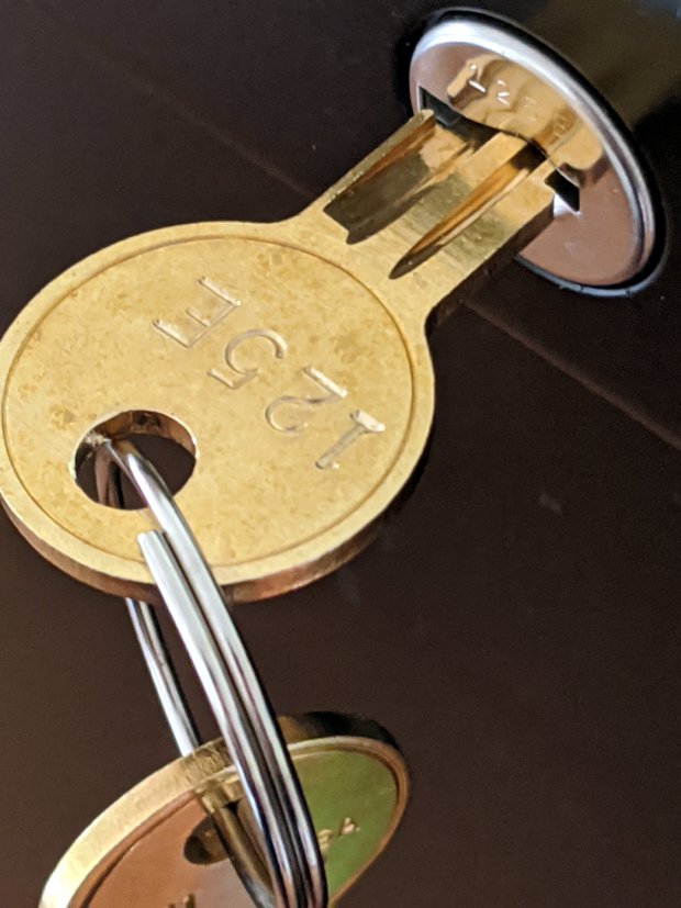 HON Lateral File - 125E key insertion