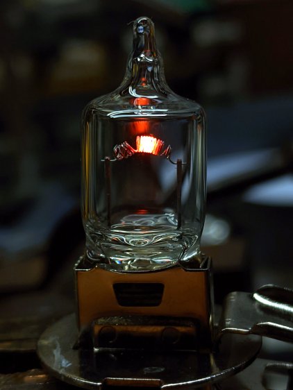 Halogen H3 bulb - 1.5 A - dark