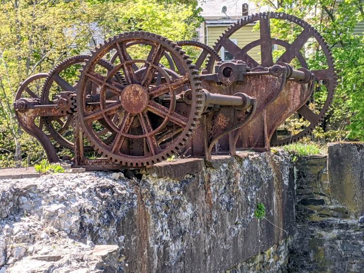 Wappinger Dam - old penstock gearing - E view