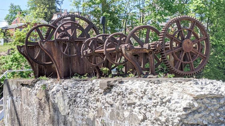 Wappinger Dam - old penstock gearing - SE view