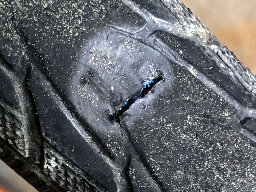 W5W fragment - tire gash