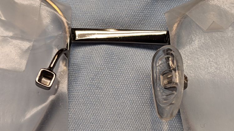 Zenni glasses nosepad - socket