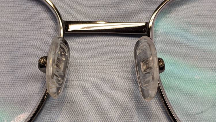 Zenni glasses nosepad - aligned