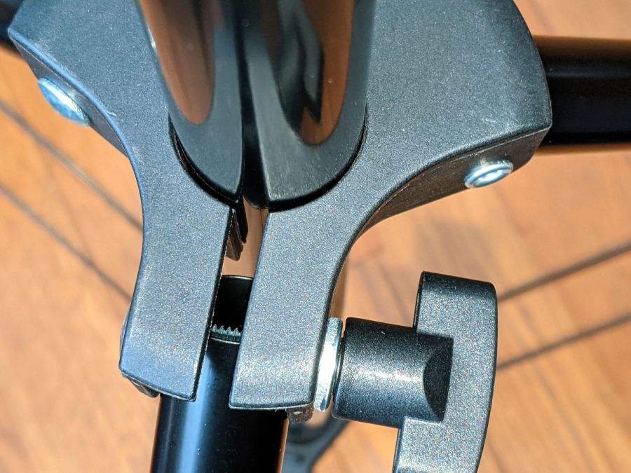 Photo Backdrop - tripod leg lock