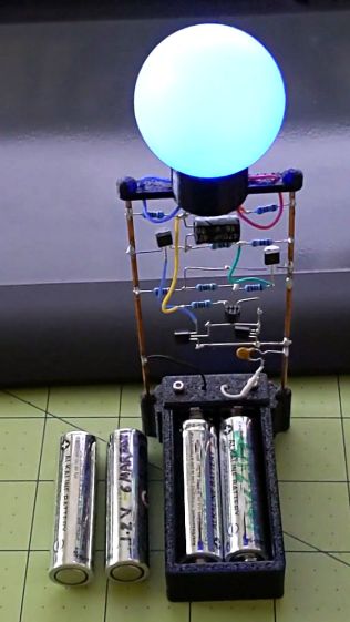 Blue LM3909 2.4V alkaline - 042