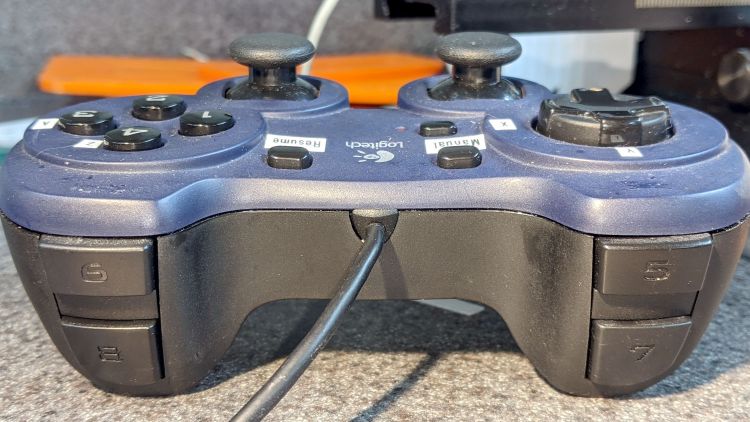 Logitech gampad - rear buttons