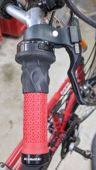 Tour Easy grips - right installed