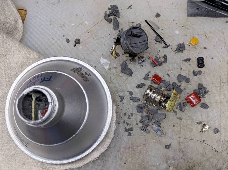 Satco PAR30 - silicone extraction