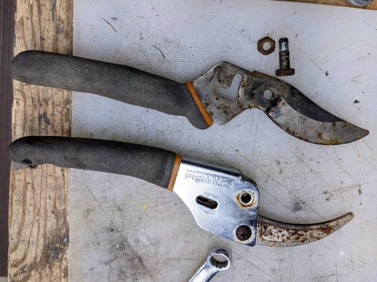 Fiskars bypass pruner - as found