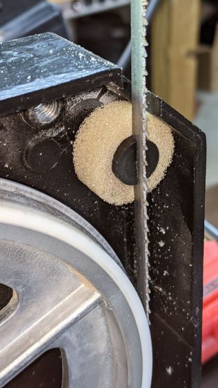 Micro-Mark Bandsaw - acetal blade guide installed