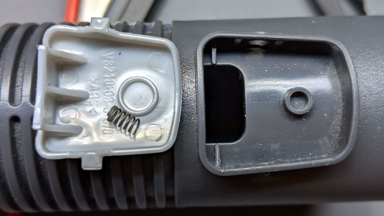 Dirt Devil Floor Tube - latch internals