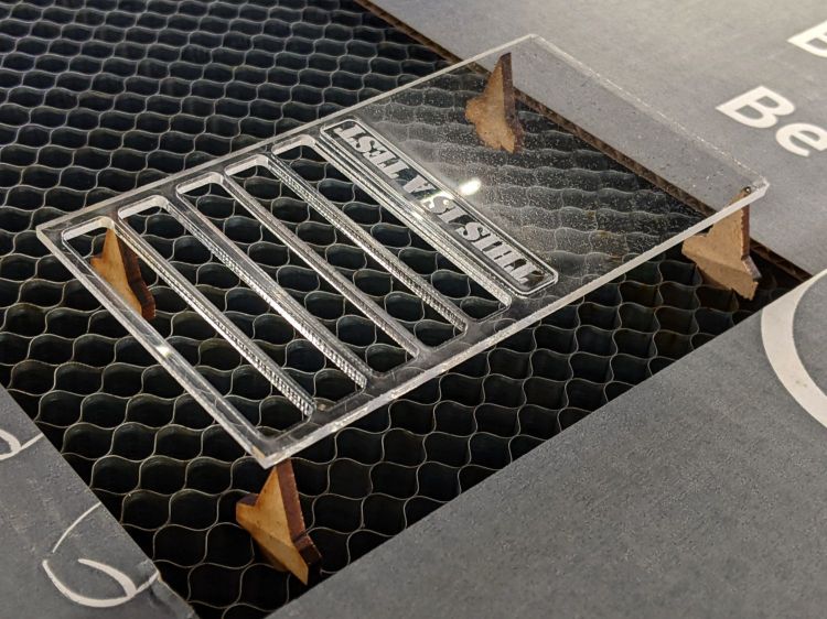 OMTech 60 W Laser - MDF Honeycomb spikes