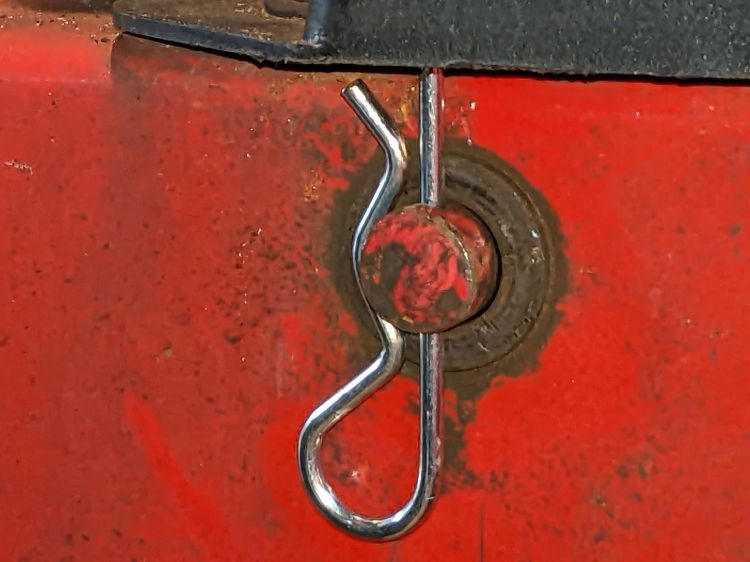 MTD Snowthrower - friction bracket R-pin