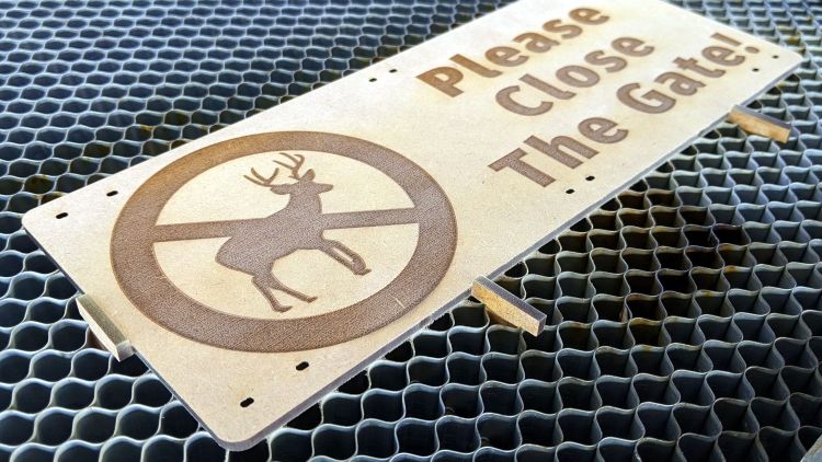 Please Close The Gate - engraved