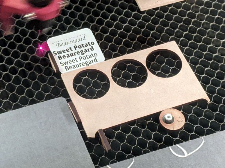 Laser Honeycomb - Adjustable Pins - engraving