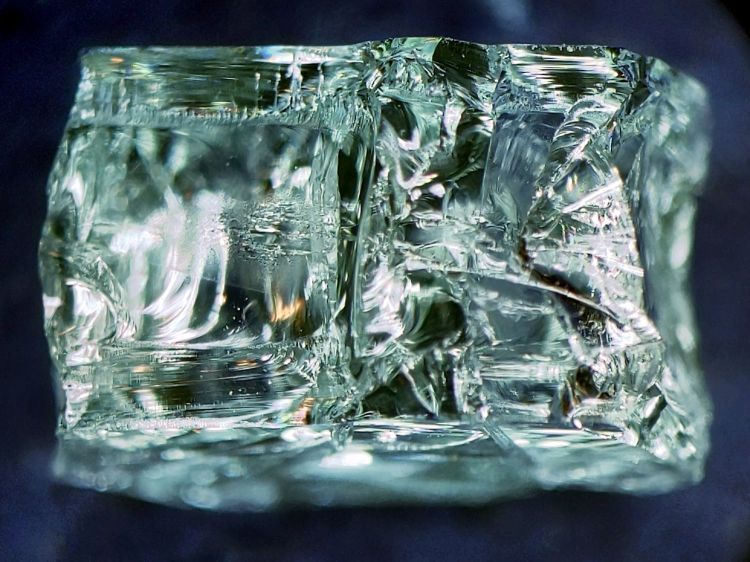 NHR Crash - tempered glass fragment - side