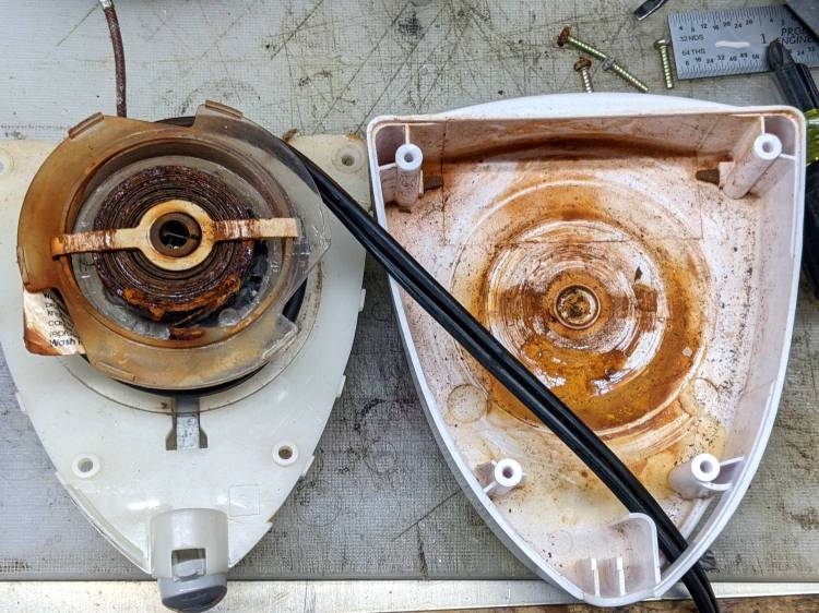 Sunbeam 3035 Iron - retraction spring rust