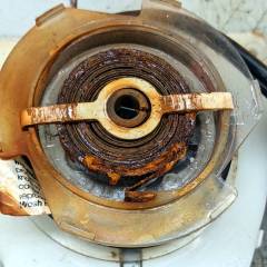 Sunbeam 3035 Clothes Iron: Rusted Spring