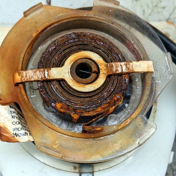 Sunbeam 3035 Iron - spring rust - detail