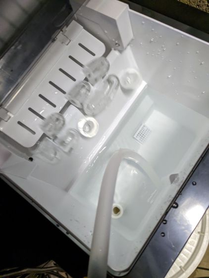 Silonn icemaker - new ice dump