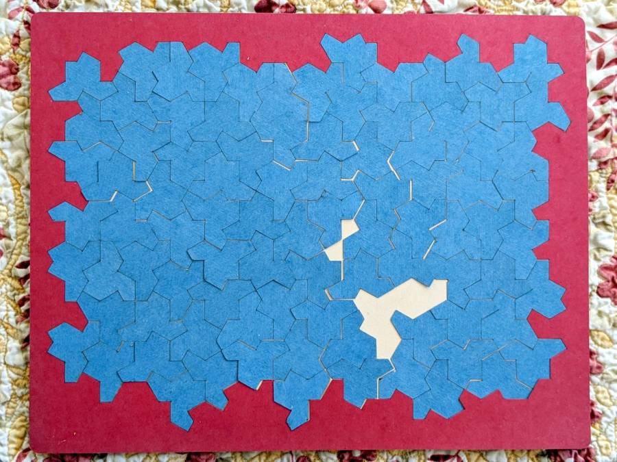 Aperiodic tile puzzle - incorrect layout