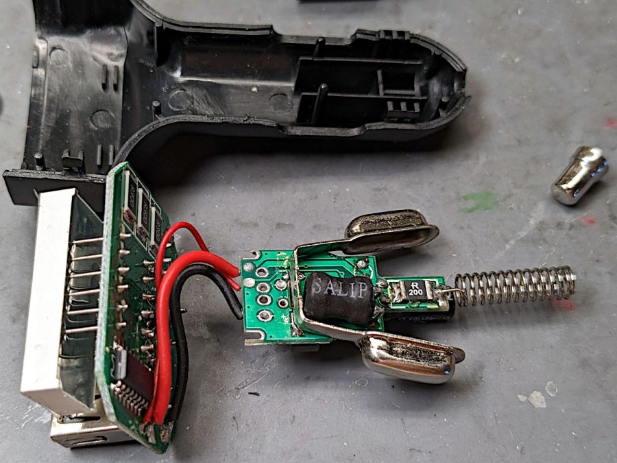 Car USB charger - innards