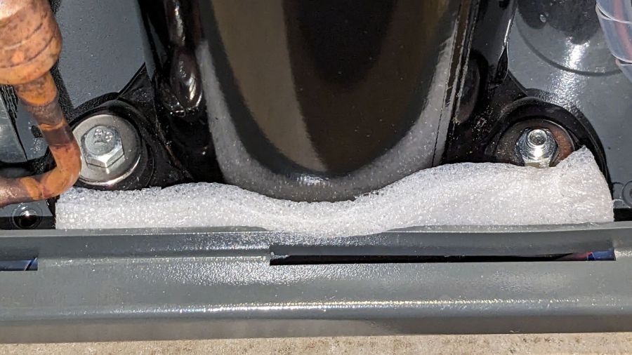 Laser Water Chiller - compressor vibration suppression