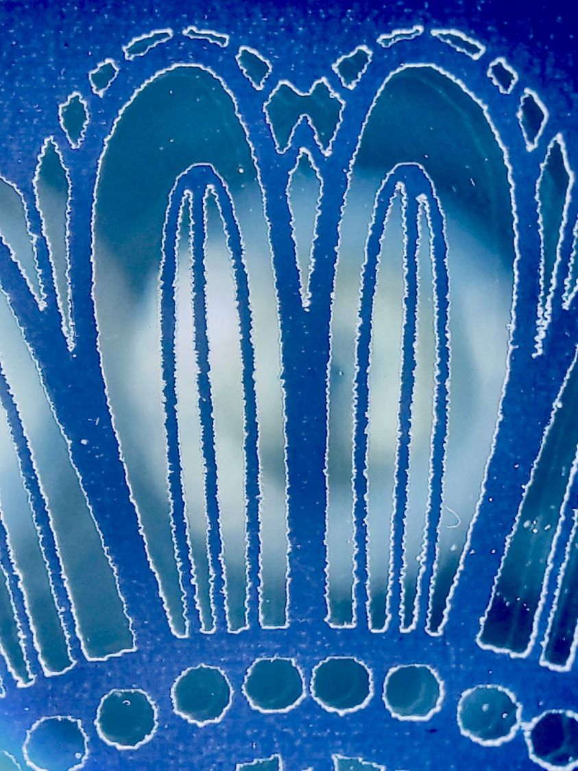 Back-painted mirror coaster - blue detail