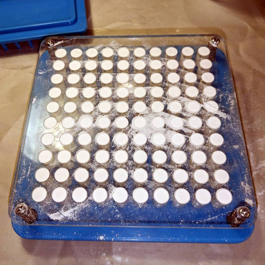 Gelatin 000 Capsule Fill Plate - filled