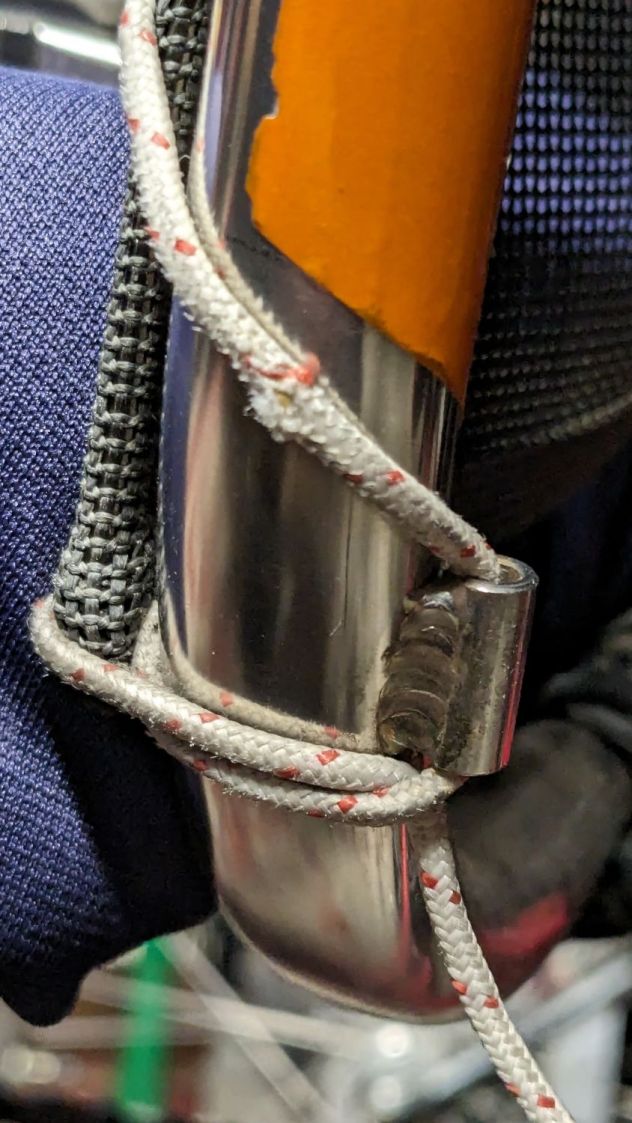 Tour Easy - seat cord - bottom detail