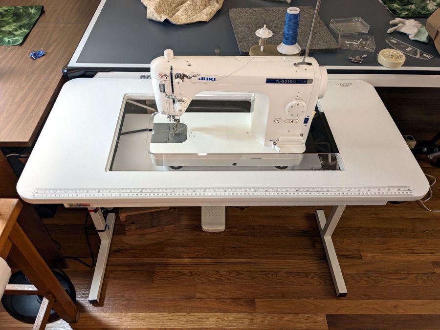 Juki TL-2000Q in Gidget II table