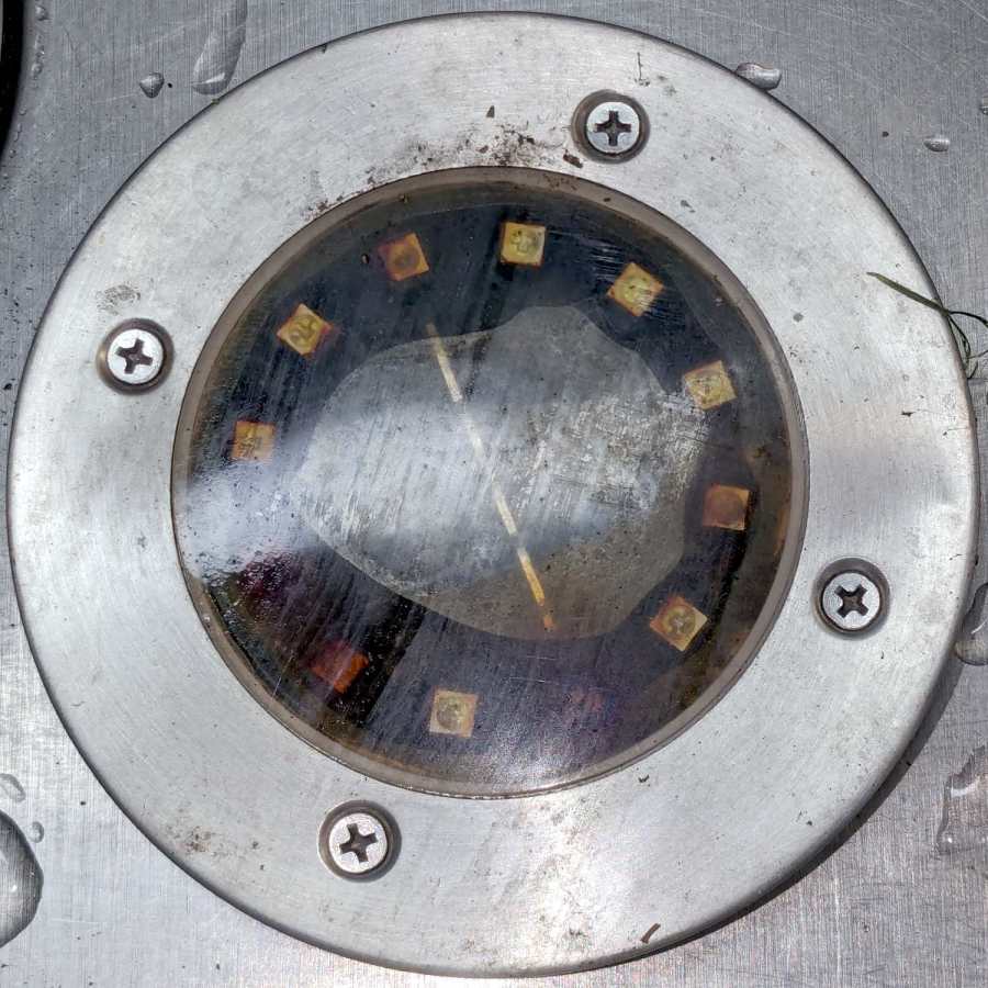 Solar yard light - bubble