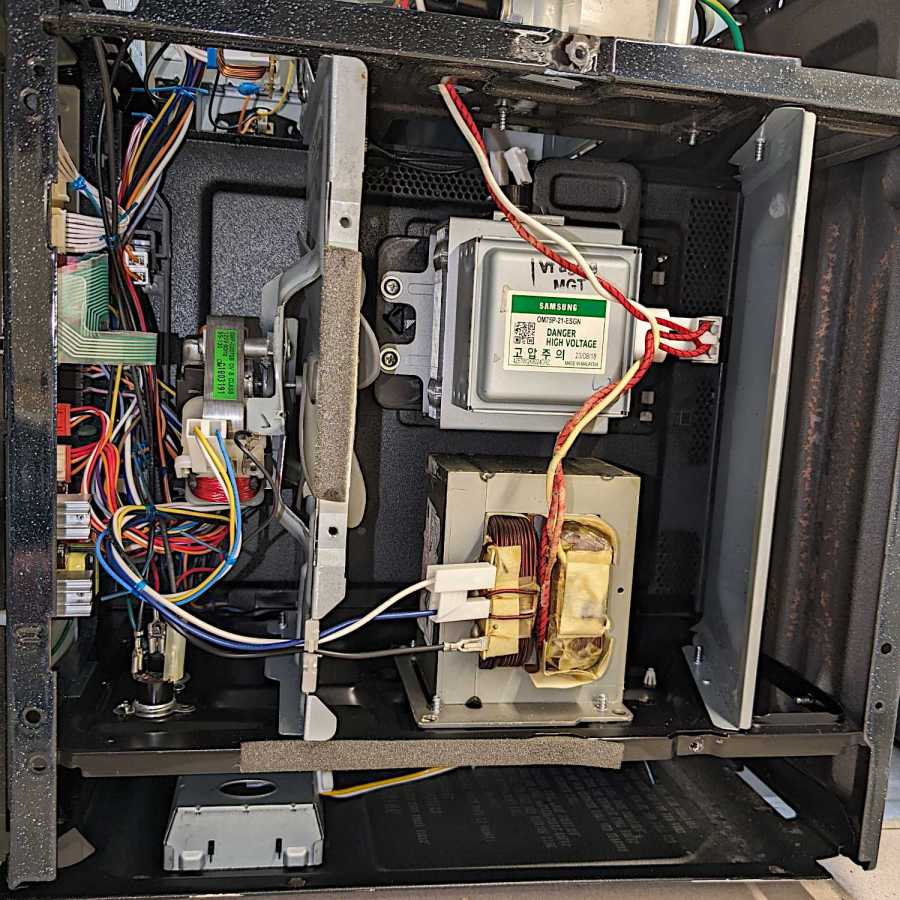 Samsung microwave - left interior