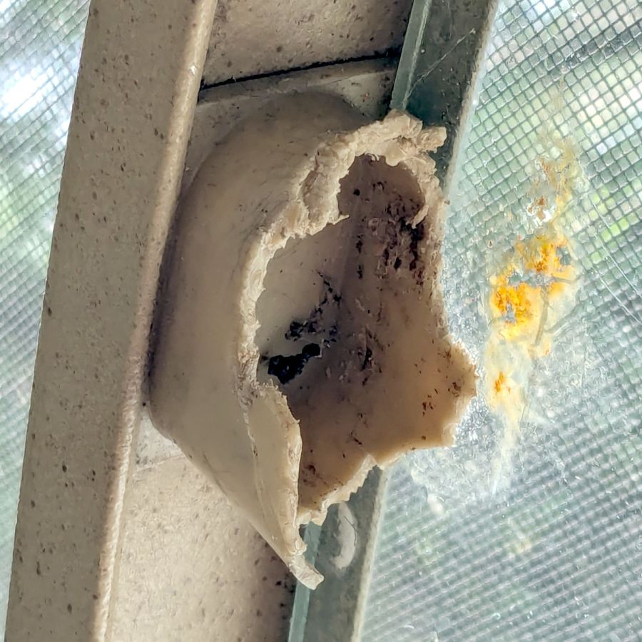 Glass patio table - crumbled OEM bracket