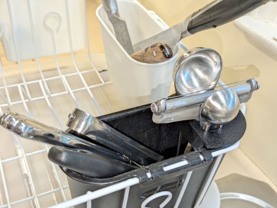 Measuring spoon drainer - installed