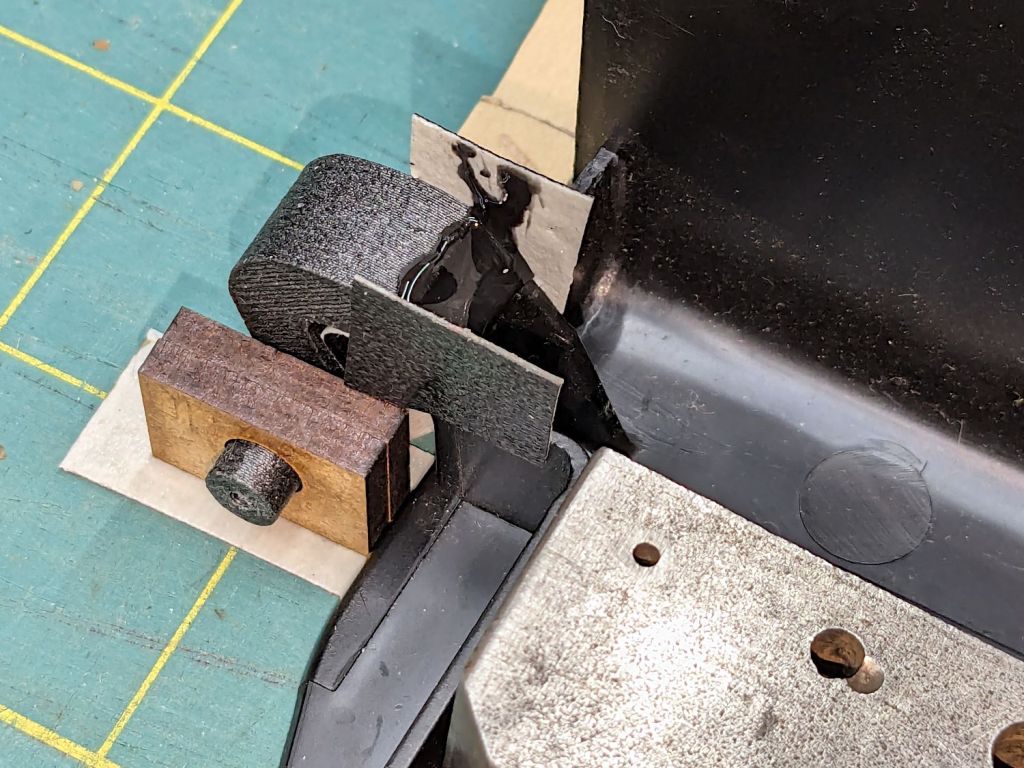 Humidifier Lid Hinges