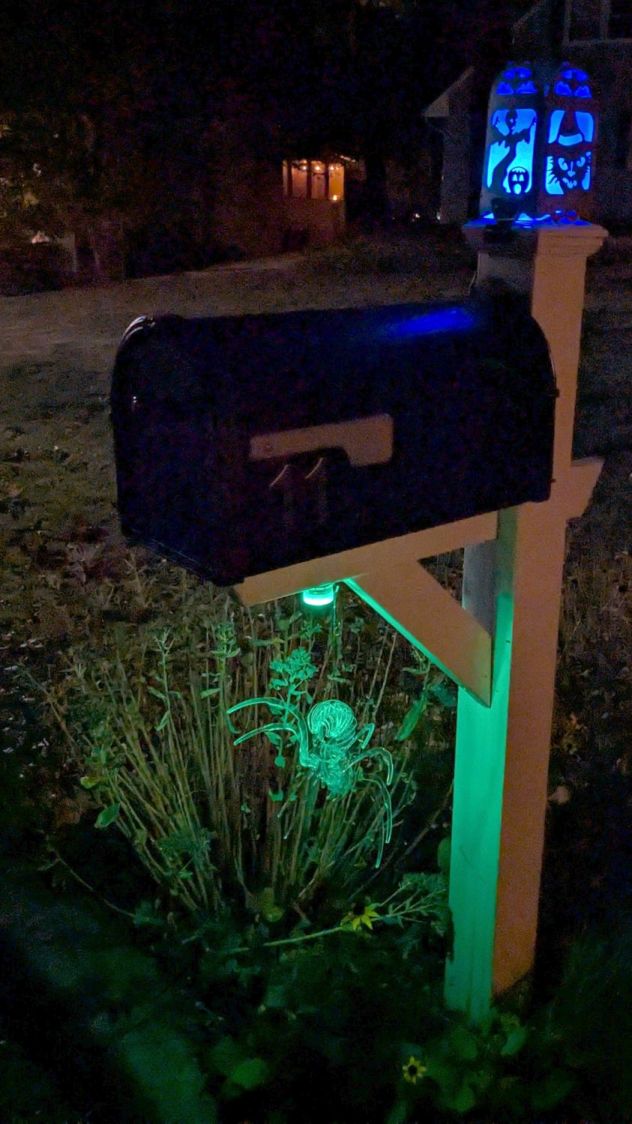 Halloween mailbox decorations