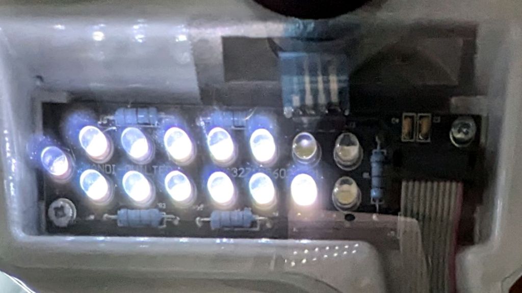 Handi-Quilter HQ Sixteen: Handlebar LED Replacement