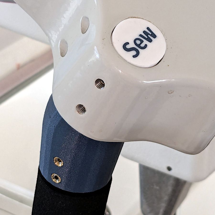 HQ Sixteen - grip cap left